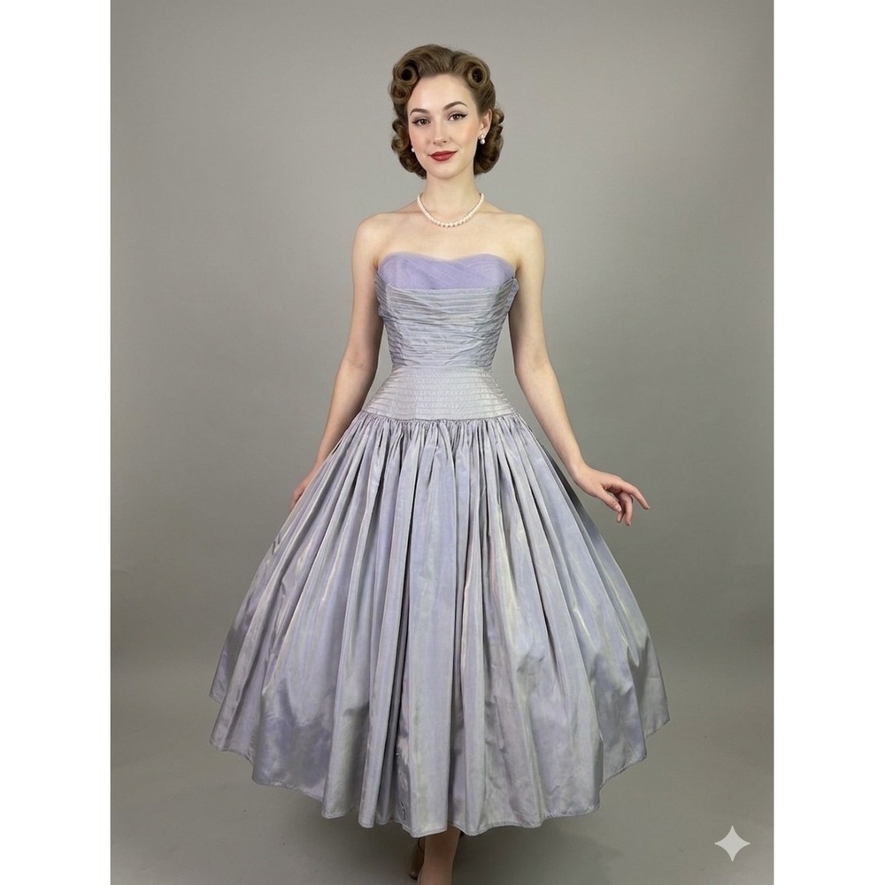 Vintage 1950s Prom Dress Pastel Purple Satin Heartshaped Evening Gown size S XS